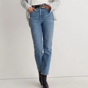 Madewell Women’s The Momjean in Medium Wash Size 30